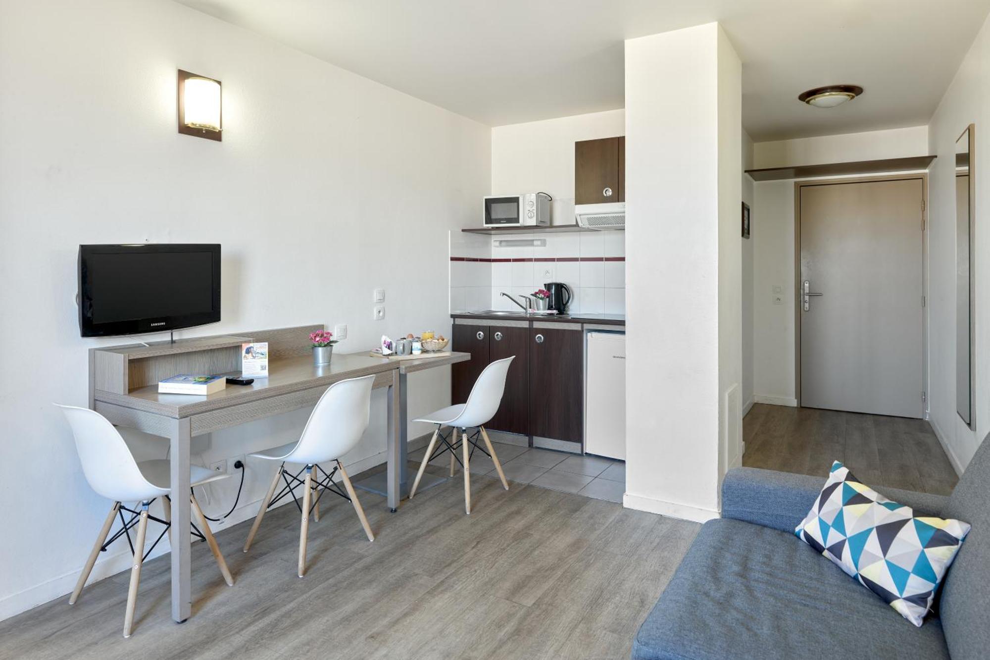 Comfort Aparthotel Versailles, St Cyr L'Ecole Saint-Cyr-lʼÉcole Eksteriør bilde