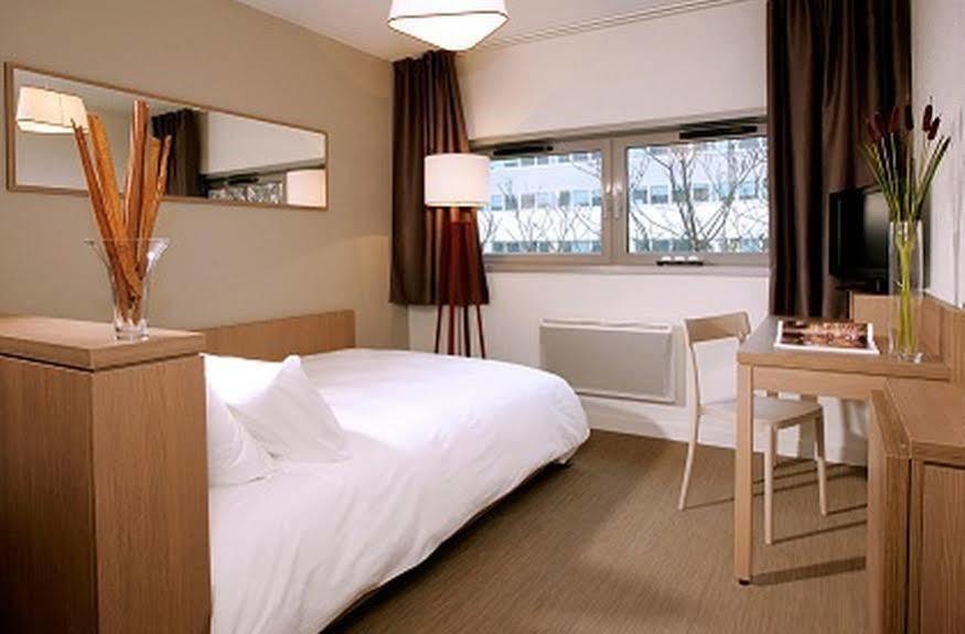 Comfort Aparthotel Versailles, St Cyr L'Ecole Saint-Cyr-lʼÉcole Eksteriør bilde