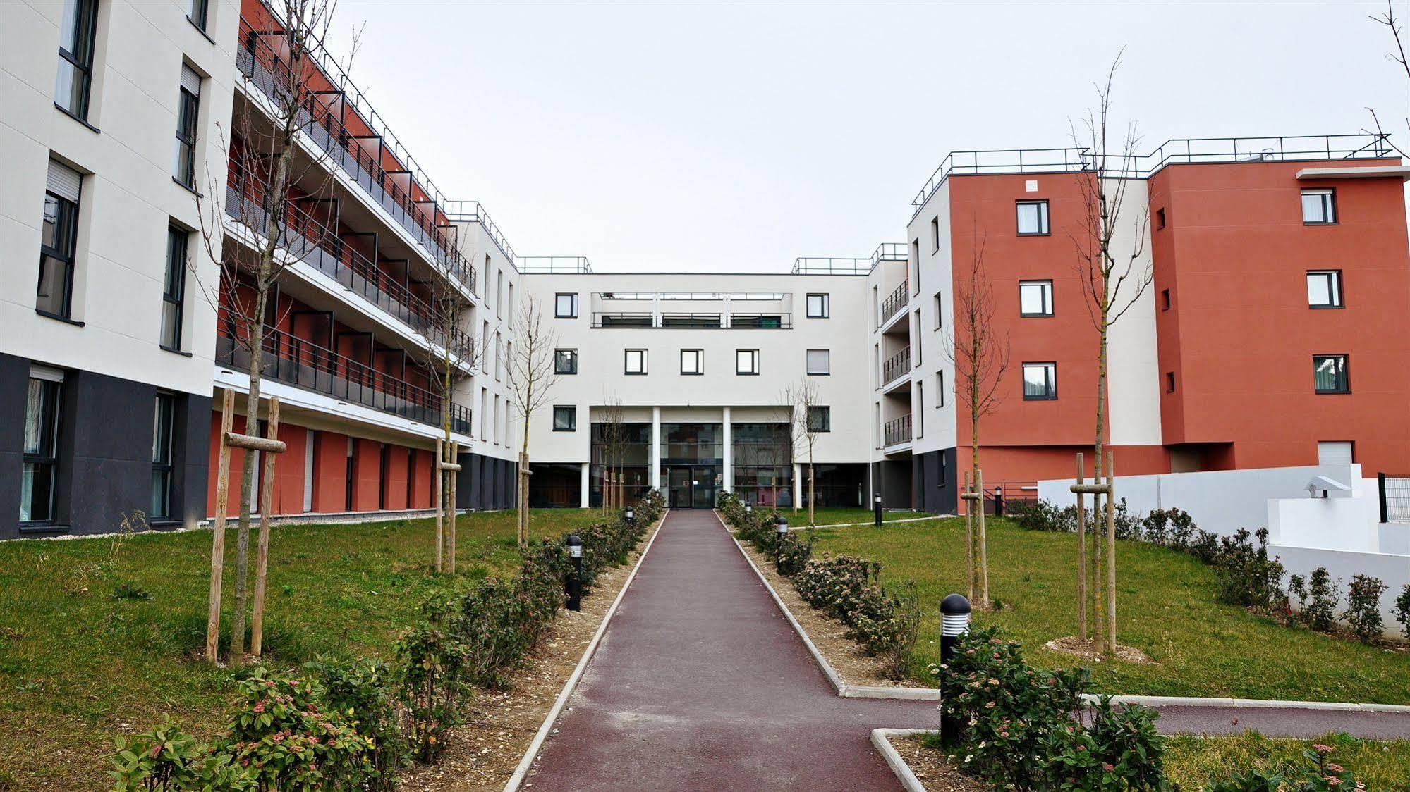 Comfort Aparthotel Versailles, St Cyr L'Ecole Saint-Cyr-lʼÉcole Eksteriør bilde