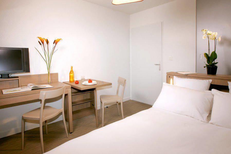 Comfort Aparthotel Versailles, St Cyr L'Ecole Saint-Cyr-lʼÉcole Eksteriør bilde