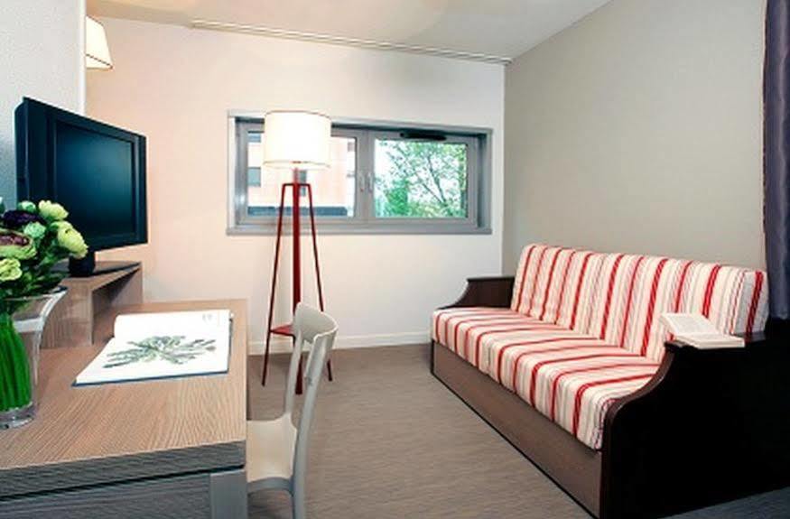 Comfort Aparthotel Versailles, St Cyr L'Ecole Saint-Cyr-lʼÉcole Eksteriør bilde